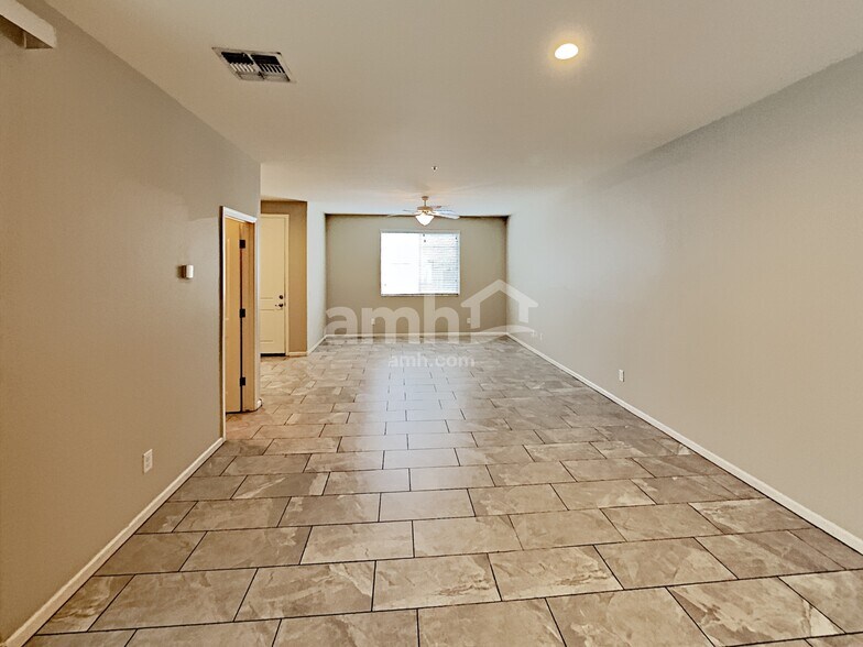 Building Photo - 20734 W Stone Hill Rd