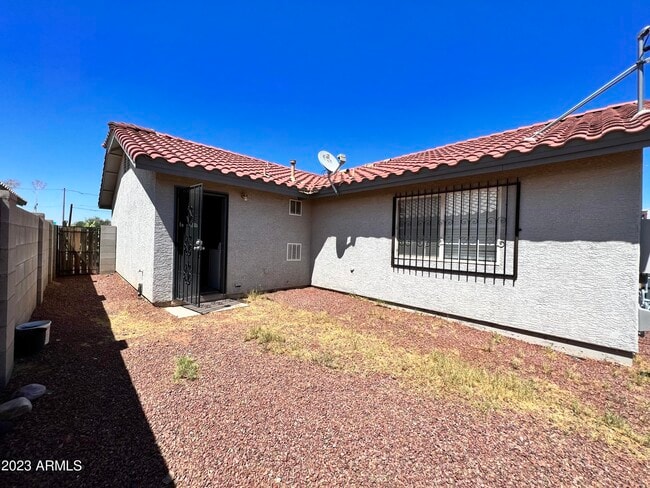 Building Photo - 737 W Ocotillo St