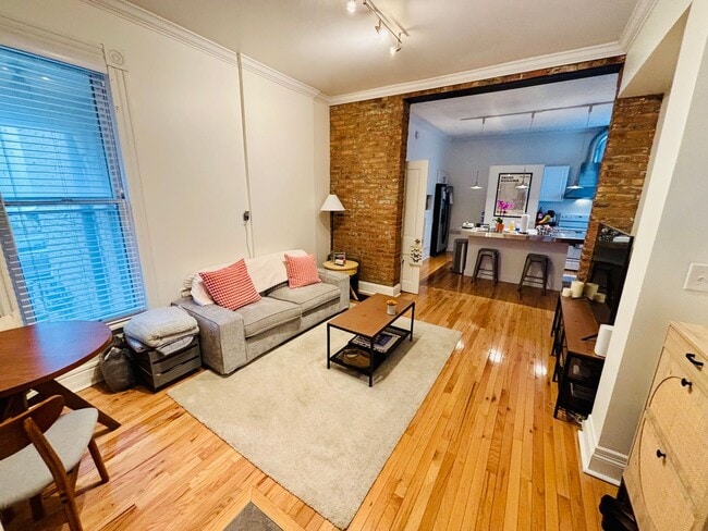 Building Photo - 111 E Blenkner St