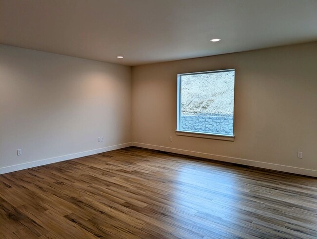 Building Photo - **New Construction** FOUR Bedroom House for Rent in Eastmont School District!