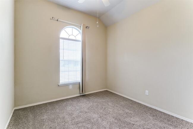 Building Photo - 3914 Randall Ln