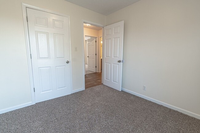 Building Photo - 1207 Hand Dr