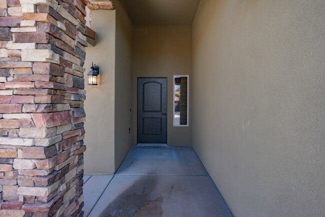 Building Photo - Pet Friendly-Beautiful 3 bed 2 bath home w...
