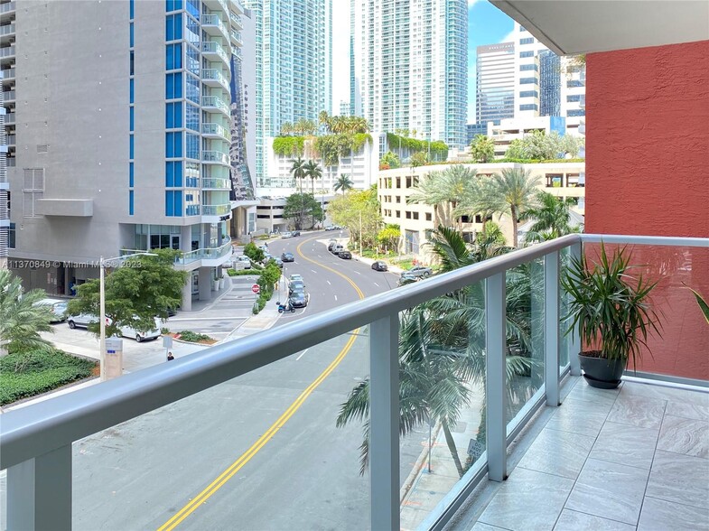 Building Photo - 1155 Brickell Bay Dr