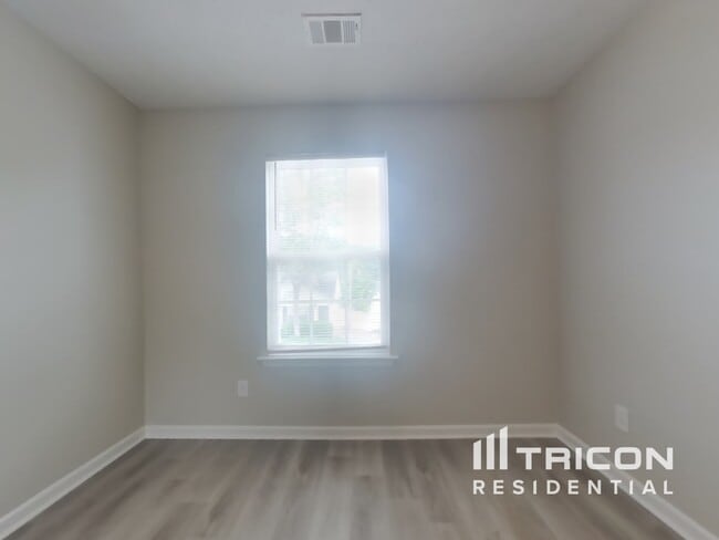 Building Photo - 134 Oak Grove Pl