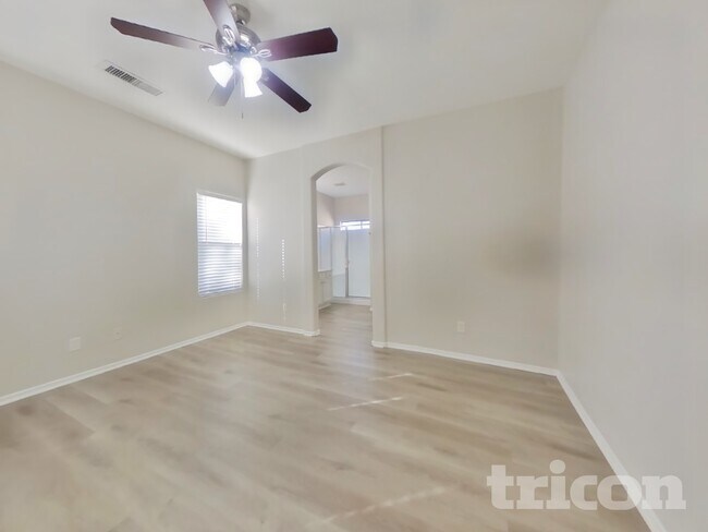 Building Photo - 16823 W Cottonwood St