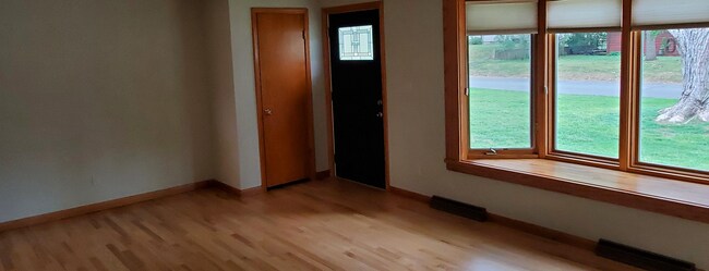 Living Room - 715 Dutton St