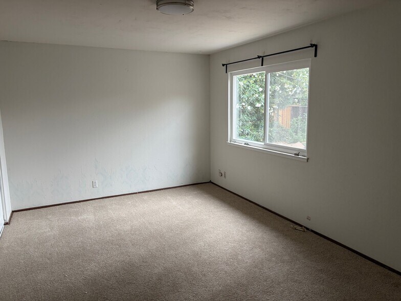 Building Photo - 717 Potomac Ct