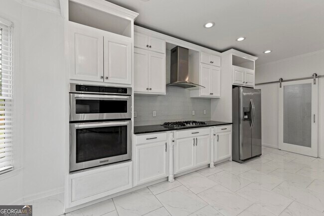 Building Photo - 115 Sutton Ct