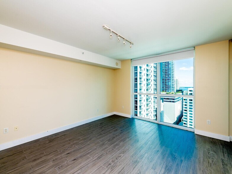 Building Photo - 1080 Brickell Ave