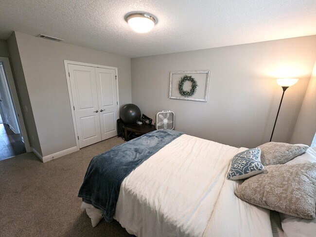 Building Photo - 1609 Ponderosa Dr