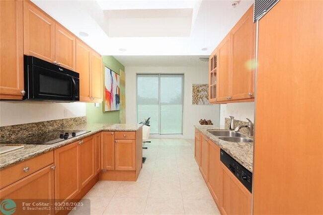 Building Photo - 411 N New River Dr E