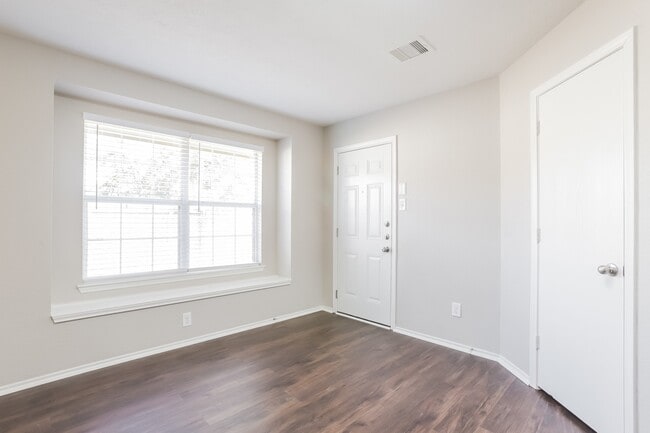 Building Photo - 20619 Tayman Oaks Dr