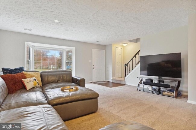 Building Photo - 6103 Red Squirrel Pl