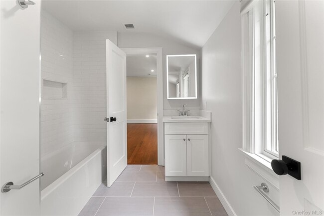 Building Photo - 211 Griffen Ave