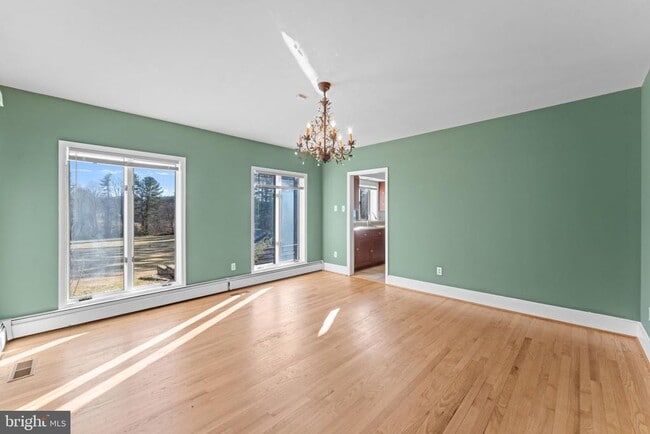 Building Photo - 901 Walker Rd