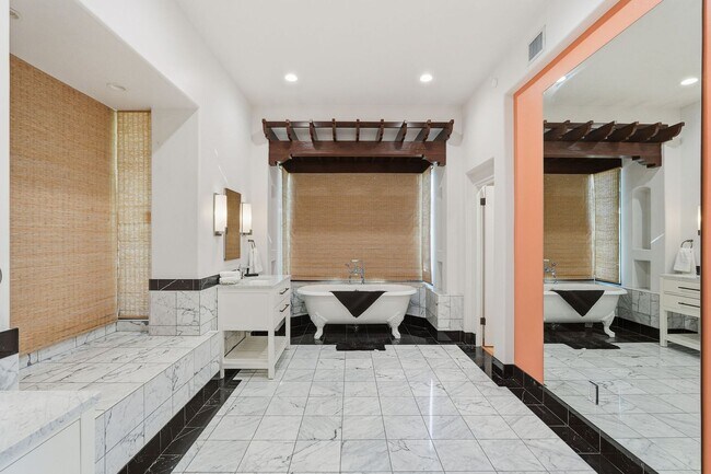 Building Photo - Elegant 3-Bedroom Home in Historic Tucson