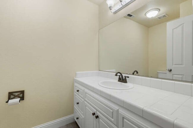 Building Photo - Spacious 5-Bedroom Home with Pool in NE Fr...