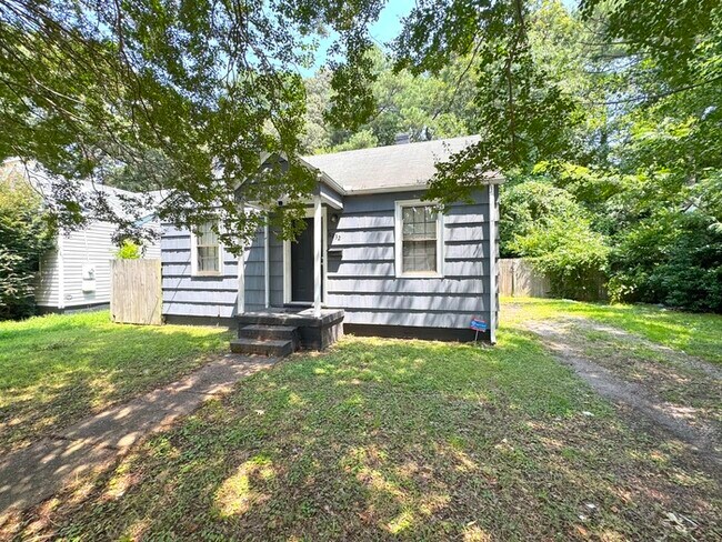 Building Photo - Charming Two-Bedroom Single Family Home with Detached Garage