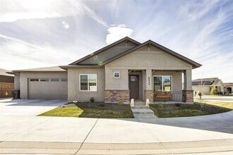 Building Photo - Beautiful 3 bed, 2 bath home in SpurWing Greens Subdivision!