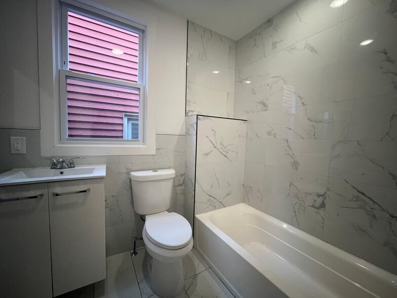 Building Photo - 13 Bartholdi Ave