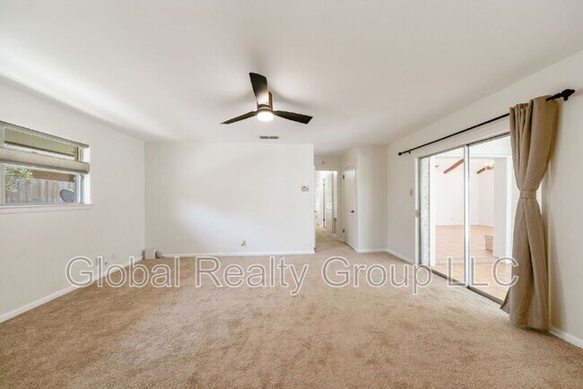 Building Photo - 425 Crestwood Dr