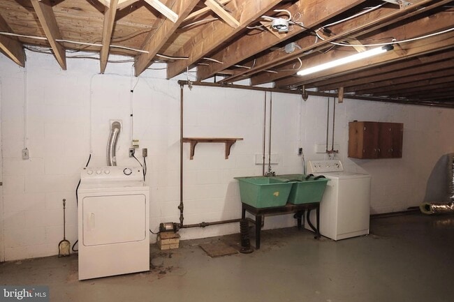 Building Photo - 7135 Bowers Rd