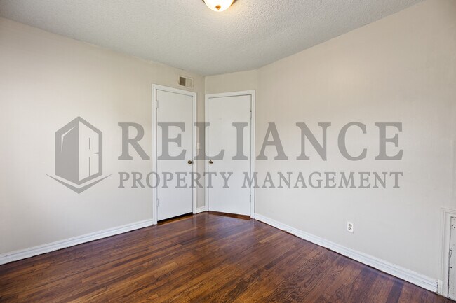 Building Photo - 3026 S Vine St