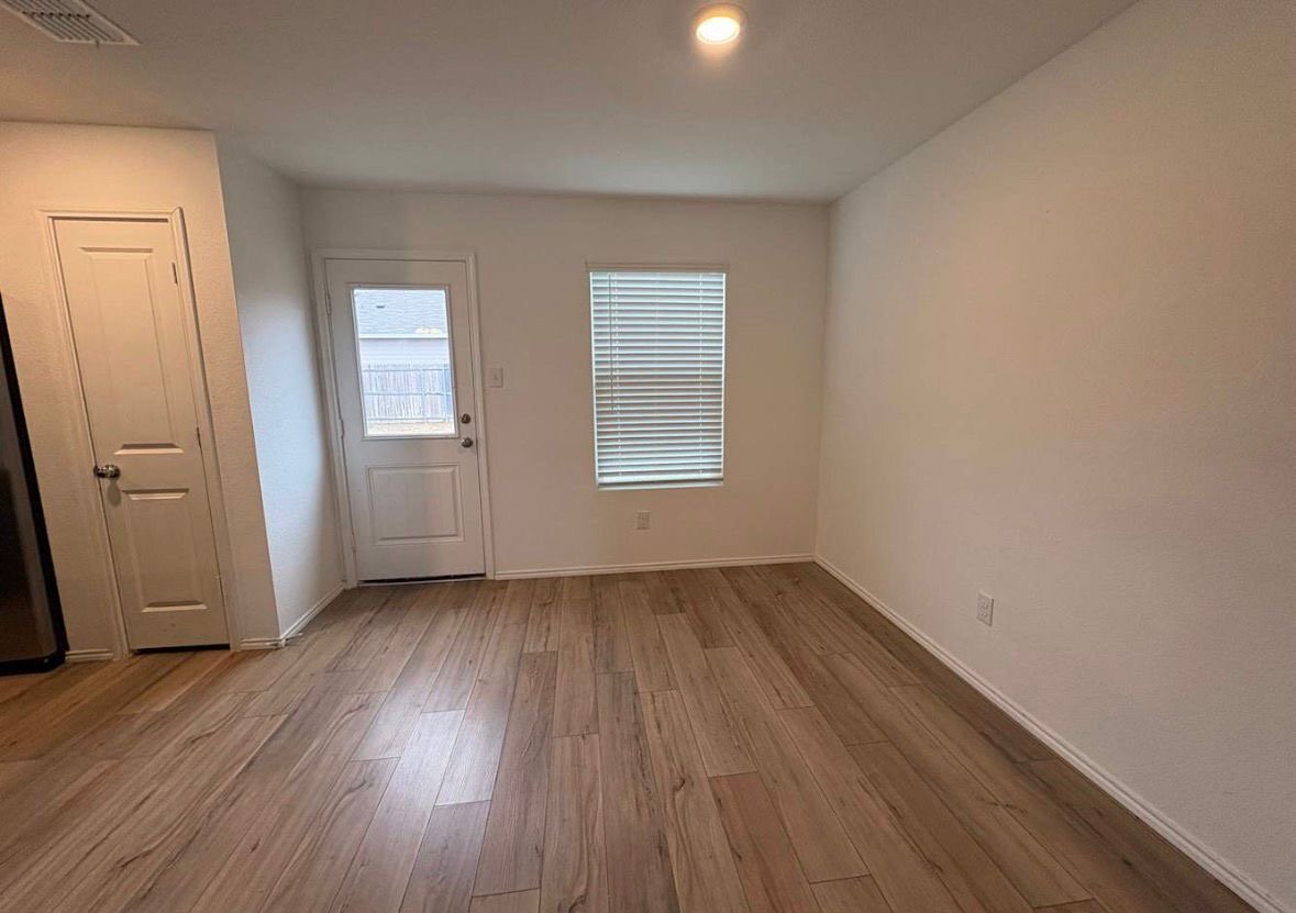 Building Photo - 1256 Mosely Cir