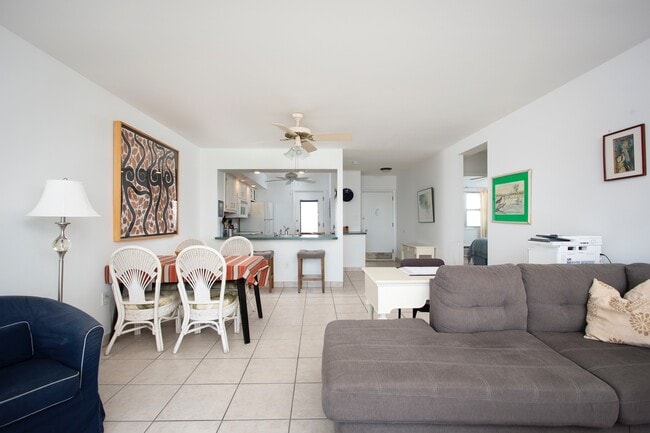 Building Photo - 2 Bedroom 1 Bathroom Furnished 5th Floor Direct Ocean View Condo: Available Now thru Nov 10th