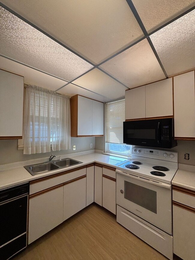 Building Photo - 2 Bedroom, 1 bonus room, and 2 bathroom house