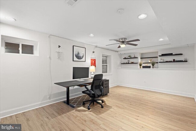 Building Photo - 9472 Lapstrake Ln