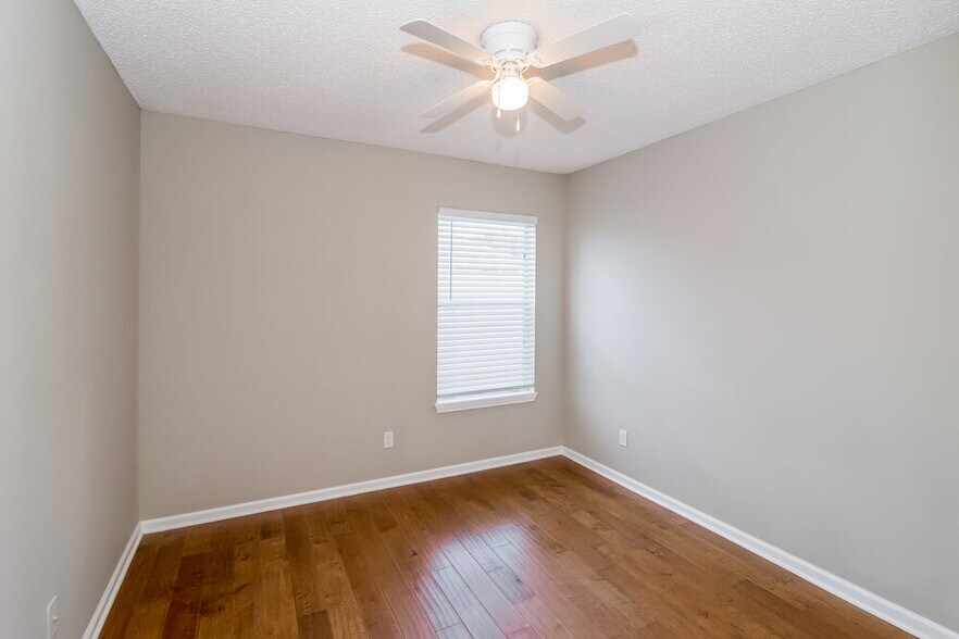 Building Photo - 3338 Ayrshire St