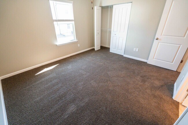 Building Photo - 3/3 Condo in Mission Overlook-MOVE IN SPEC...