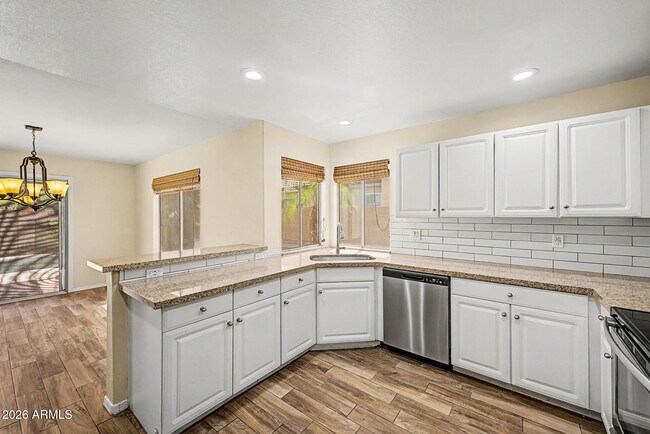 Building Photo - 2155 W Olla Ave
