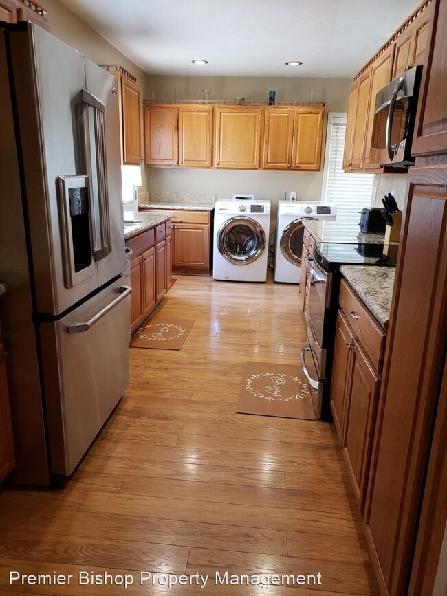 Building Photo - 3 br, 2 bath House - 2750 Highland