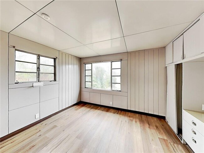 Building Photo - 832 Burchill St SW