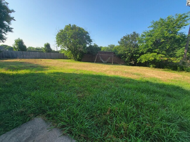 Building Photo - 7618 Clairmont Ave