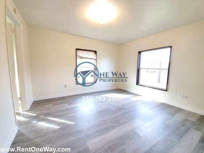 Building Photo - Downtown Puyallup 1 Bd