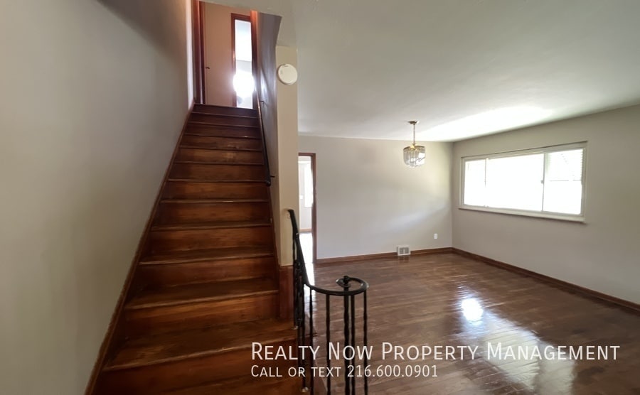 Building Photo - 3322 Milverton Rd