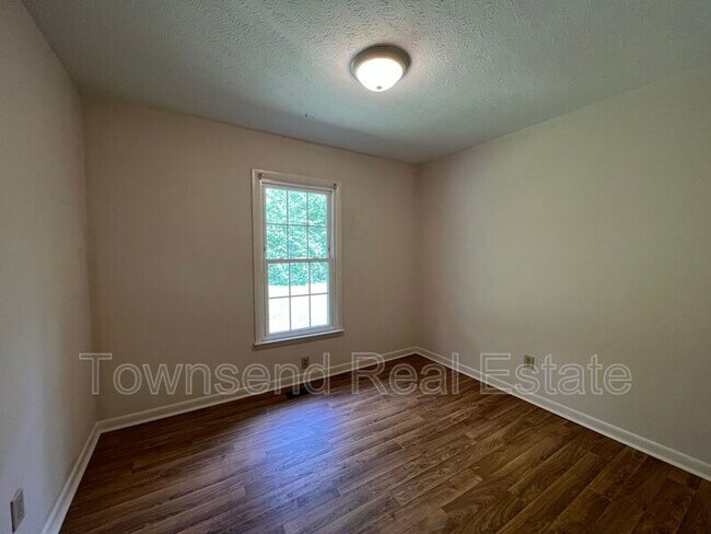 Building Photo - 914 Emory Ct