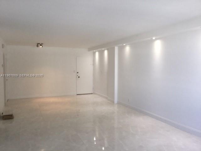 Building Photo - 9225 Collins Ave