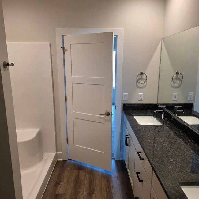 Building Photo - Garden View Zero Entry!! PHOTOS COMING SOON!