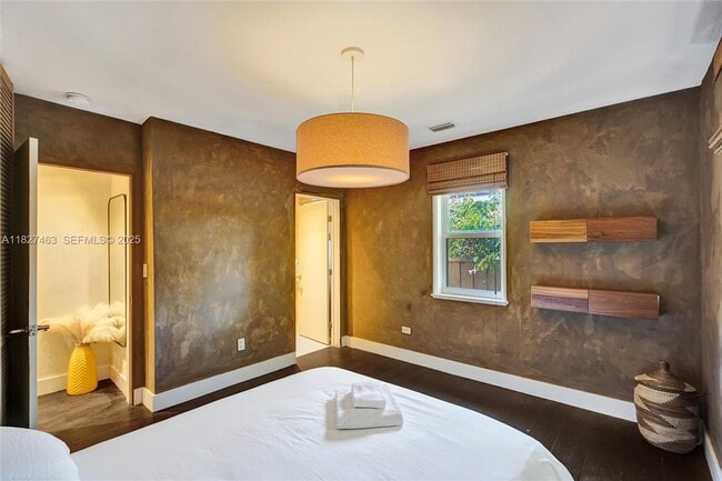 Building Photo - 669 NE 60th St