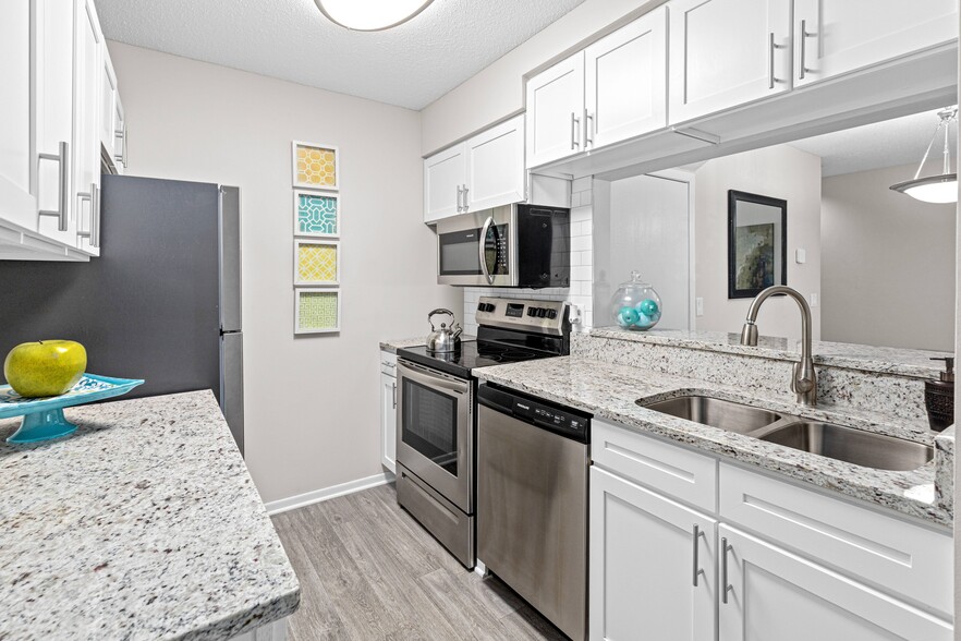 Building Photo - SouthFork Townhomes + Flats