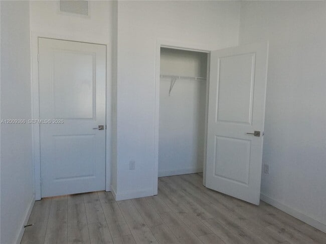 Building Photo - 1167 SW 7th Ct