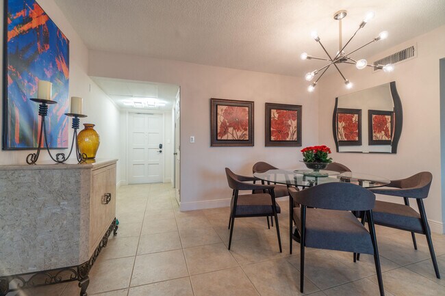 Building Photo - 3200 N Palm Aire Dr