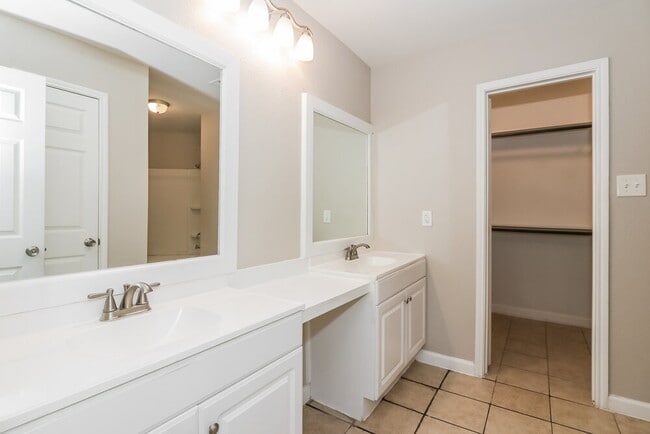 Building Photo - 2631 Dawn Star Dr