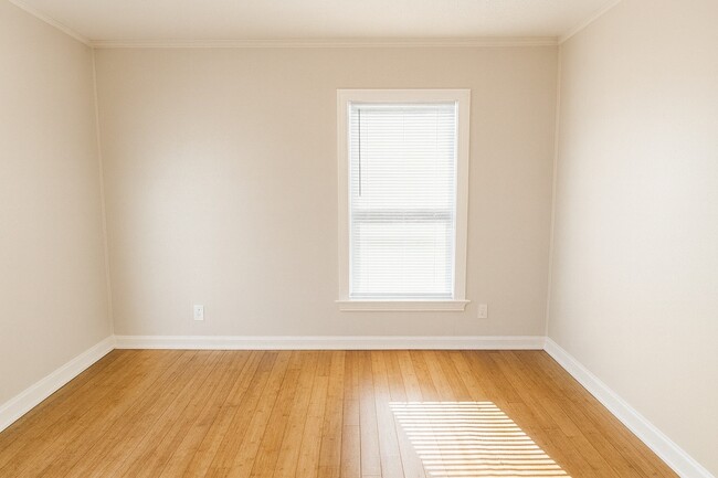 Building Photo - 816 1st St