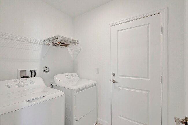 Building Photo - Luxurious Living: Spacious 5-Bedroom Home with Scenic Views in Port Saint Lucie!